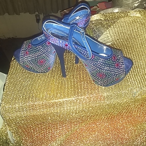 Shoes - Picture 3 of 3